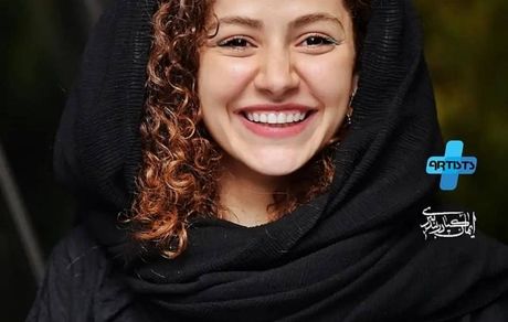 عکسی از مهتاب ثروتی در اکران  فیلم پوست