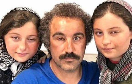 عکس سه نفره نقی پایتخت و دختران دوقلو اش 