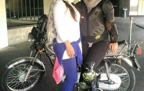 موتور سواری نیکی کریمی و دوستش + عکس