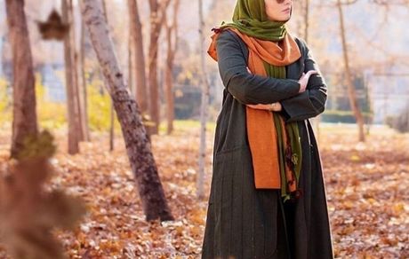 خانم بازیگر در میان برگ های پاییزی + عکس
