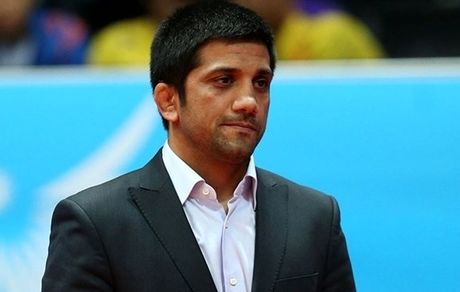 دبیر رئیس فدراسیون کشتی شد+عکس