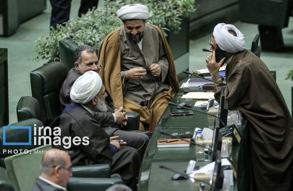 ما اگر آدم عاقل داشتیم که وضع مملکت‌مان این نبود! / عقده‌ای‌ها تا کی قرار است سر کار باشند؟