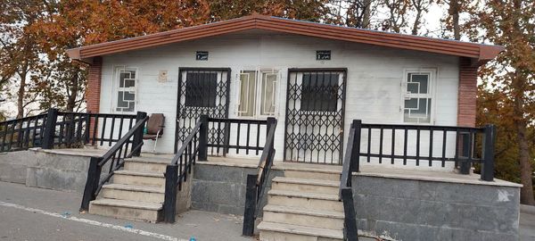 مسئولین شهرداری منطقه چهار سرویسهای بهداشتی پارک جنگلی لویزان را پلمب کردند