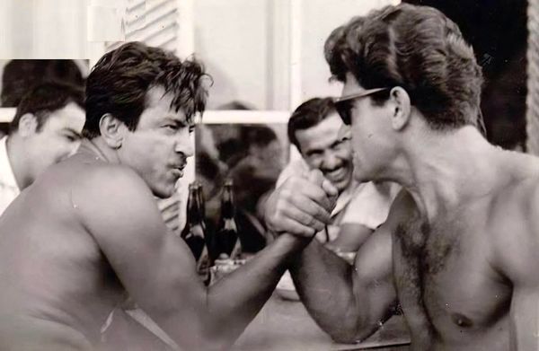 عکسی از ویگن و ایرج قادری درحال مچ‌اندازی