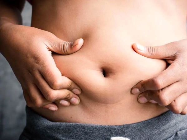 ۵ علت بوی بد ناف!