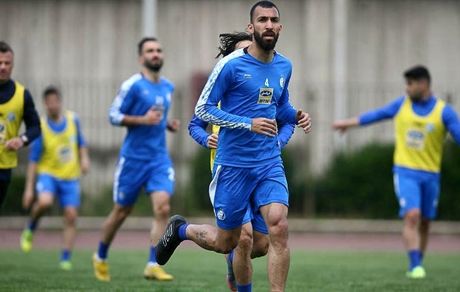 استقلال با ترکیبی آشنا در دفاع مقابل گل کهر