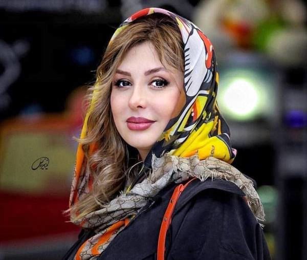 نیوشا ضیغمی حجاب را دور زد + عکس