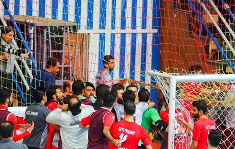  درگیری شدید در هفته هشتم لیگ برتر فوتسال 