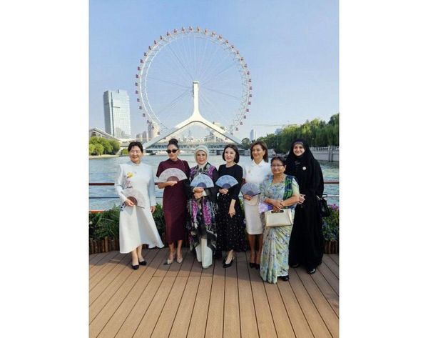 دختر پزشکیان در جمع همسران روساى جمهور عضو سازمان شانگهاى در تیانجین