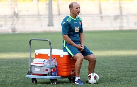 انتقاد تند پیشکسوت پرسپولیس از گابریل کالدرون