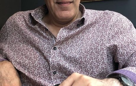 کافه گردی آقای بازیگر + عکس