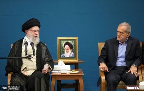 حمایت رهبری از دولت پزشکیان نشانه چیست؟