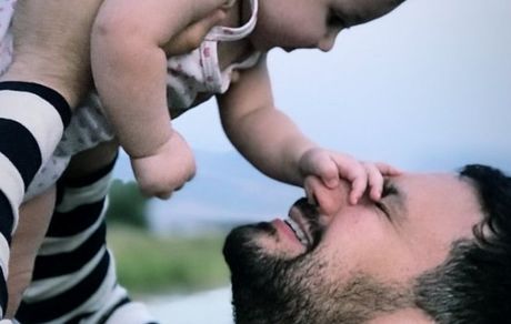 سرگرمی شاهرخ استخری با دختر بانمکش