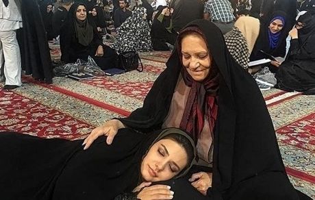 لیندا کیانی در حرم امام رضا خوابید + عکس