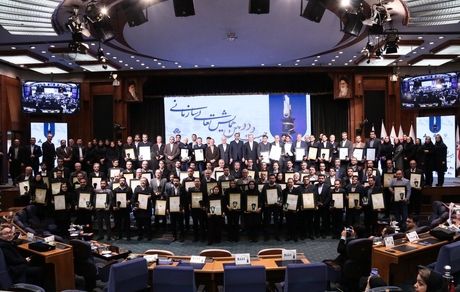 فولاد سنگان تقدیرنامه 4 ستاره کسب کرد