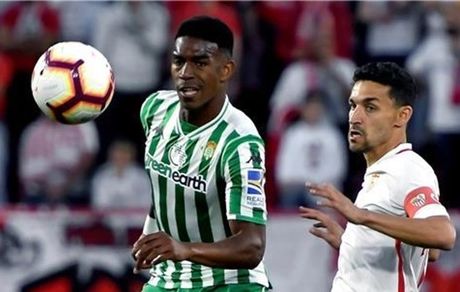 تلاش دوباره بارسلونا برای جذب مدافع بتیس