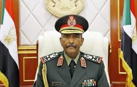 هرکس که می‌تواند سلاح در دست بگیرد!