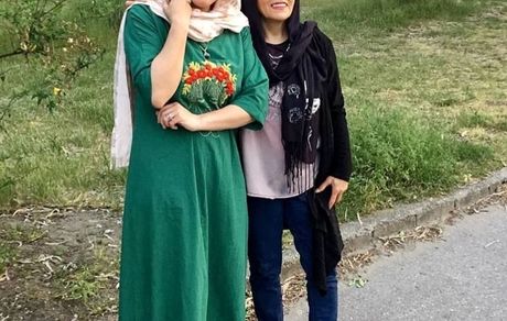 زهره فکورصبور و مادرش در جنگل + عکس