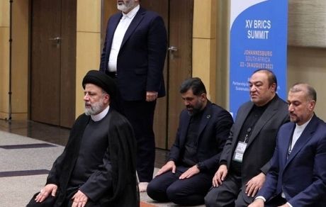 نماز جماعت «سید ابراهیم رئیسی و امیر عبداللهیان» در آفریقا