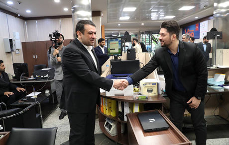 بازدید نجارزاده از برخی شعب انتقال یافته بانک سابق آینده به بانک ملی ایران/ استمرار بی وقفه خدمات به مردم و تمرکز بر مشتری مداری
