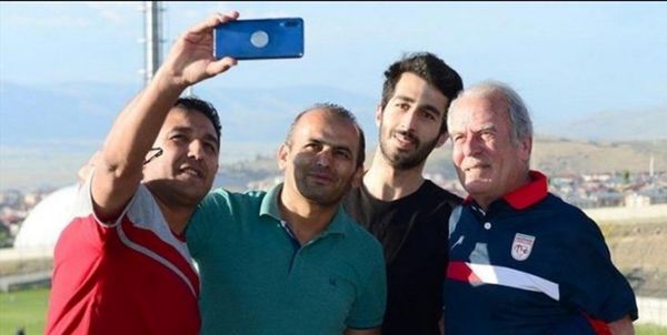 دنیزلی همچنان محبوب هوادارانش در ترکیه + عکس