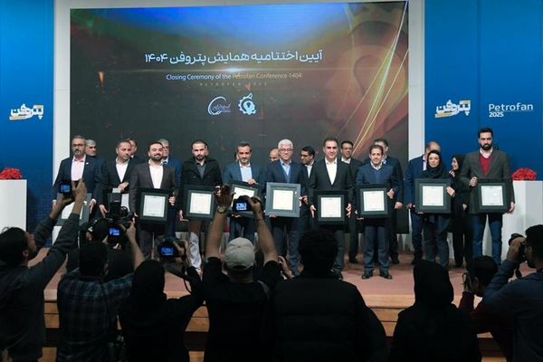 پتروفن، پلتفرم نوآوری صنعت پتروشیمی ایران/ شریعتمداری: تبدیل ایده به محصول لازمه بقای صنعت است/ برترین‌های نوآوری در صنعت پتروشیمی در سال ۱۴۰۴ معرفی شدند
