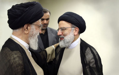دوراهی رئیسی: بازگشت به برجام یا "پشت خیمه دشمن"