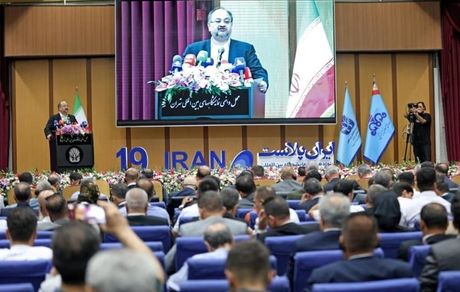 رسالت هلدینگ خلیج‌فارس، خلق آینده صنعت پتروشیمی ایران است / قاچاق مواد پلیمری چالش جدی صنعت پتروشیمی کشور/ باید به سمت طراحی نسل آینده مواد پلیمری دوستدار محیط‌زیست برویم