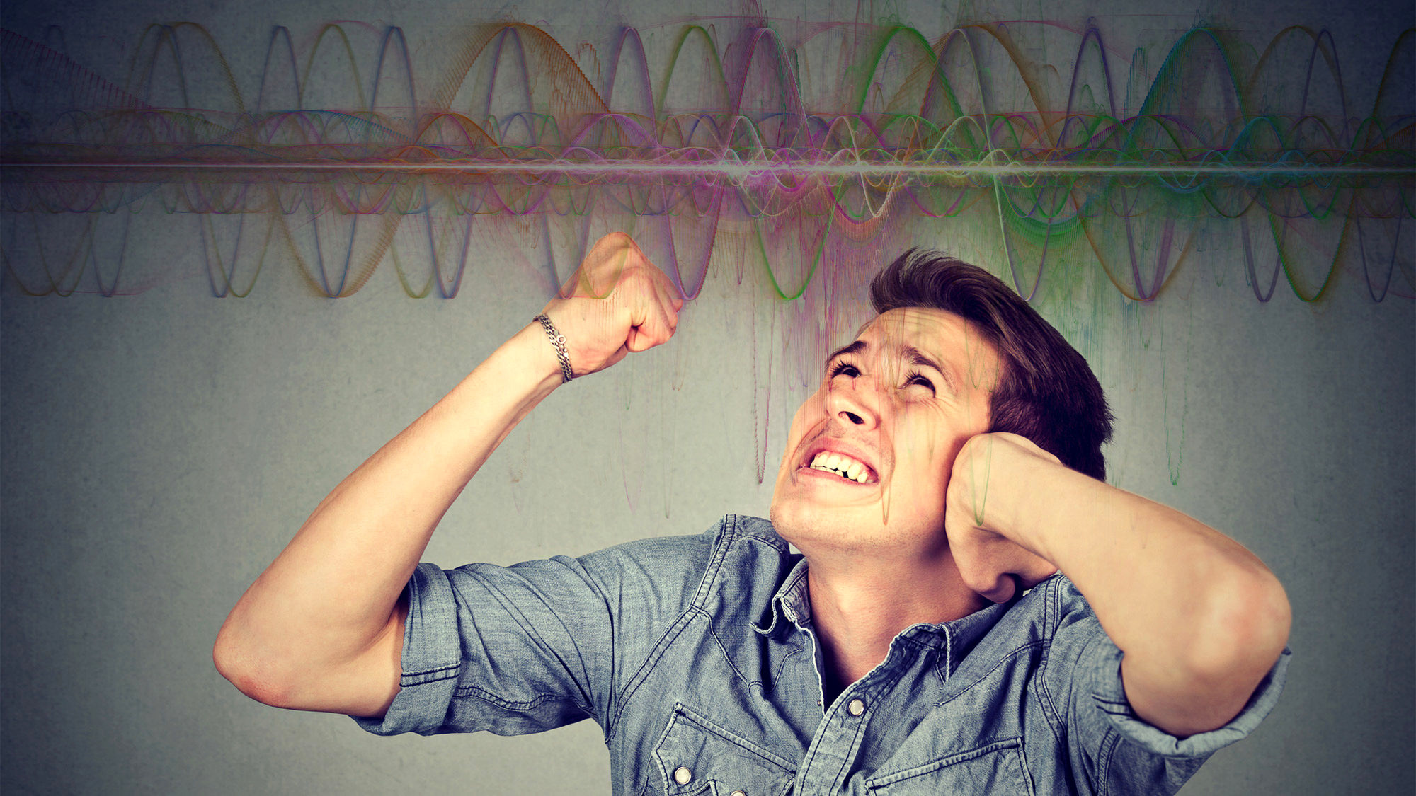 Кричит в громкоговоритель. Шум картинки. Шум. Кричит в громкоговоритель. Какова природа звука.