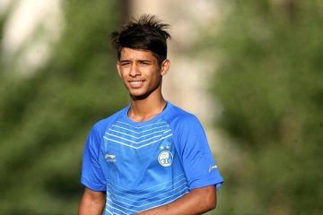 جلوی رفتن زنم به ورزشگاه را می گیرم!