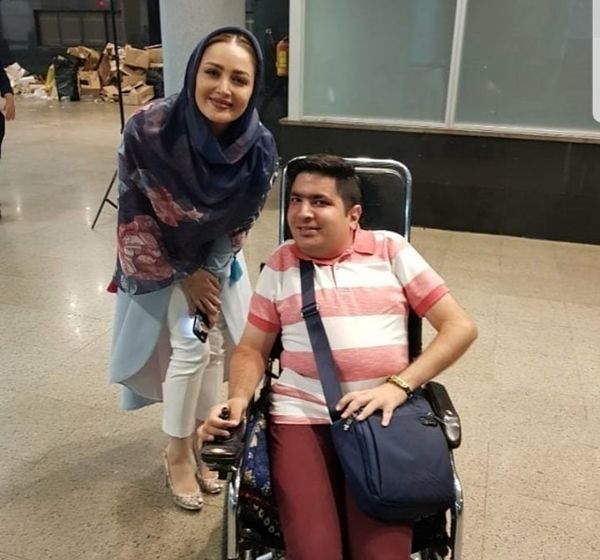 شیلا خداداد در کنار هوادارش + عکس 