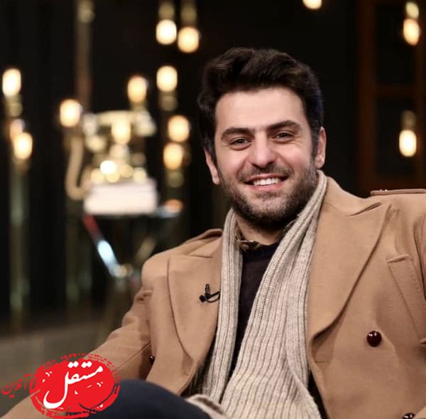 علی ضیا با لباسهای زمستونیش در برنامه + عکس