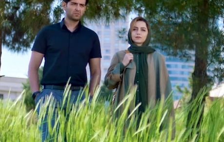 قدم زدن آقا و خانم مانکن در پارک + عکس