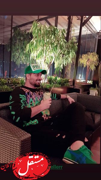 دانیال عبادی در کافه ای شیک + عکس