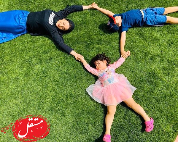 بازی های خانم بازیگر با فرزندانش در پارک + عکس
