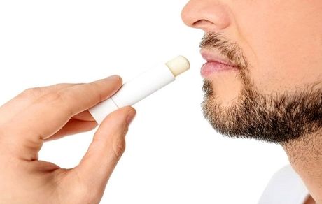 با این ۵ روش خانگی و موثر ترک لب هایتان را از بین ببرید