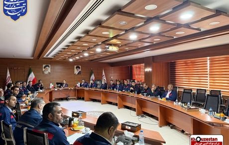 برگزاری اولین نشست شورای راهبردی شرکت فولاد اکسین خوزستان با تأکید بر تولید پایدار و توسعه